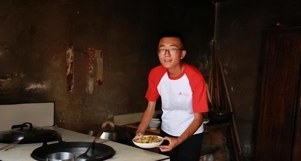 “寒门学霸”杨晓庆：700多分考入清华！用行动诠释苦难的意义