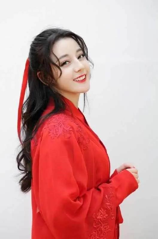 迪丽热巴2022最美靓照，女神总是百变的