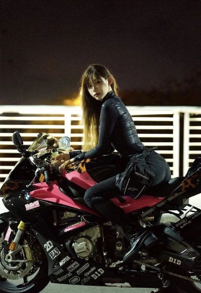 "摩托车"解锁的跟风新流量,"女骑手"的人设你们看懂了吗?