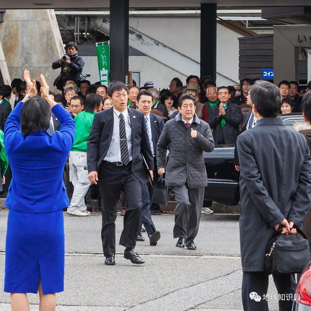 日本奥运会2021多久结束(安倍之死，动摇日本？| 地球知识局)