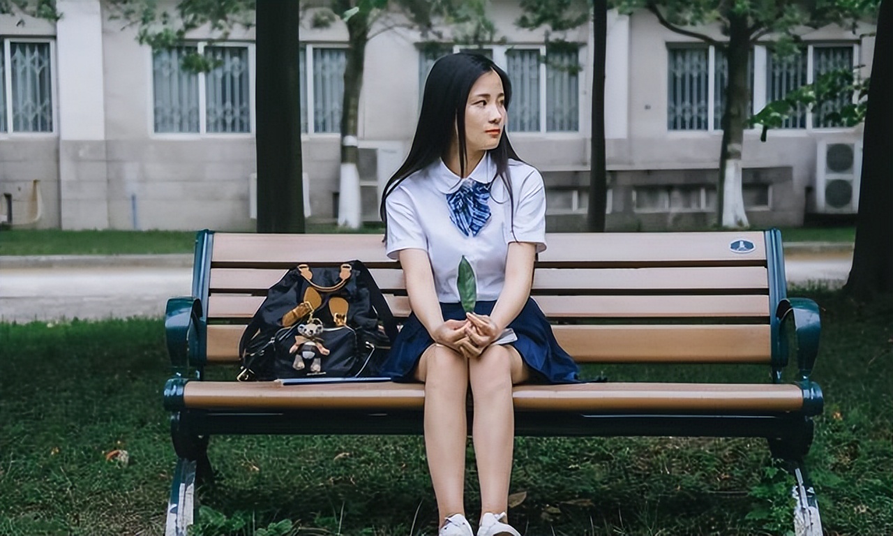 香港大学教授描述大学生最好的状态，现实却成“卷不过、躺不平”