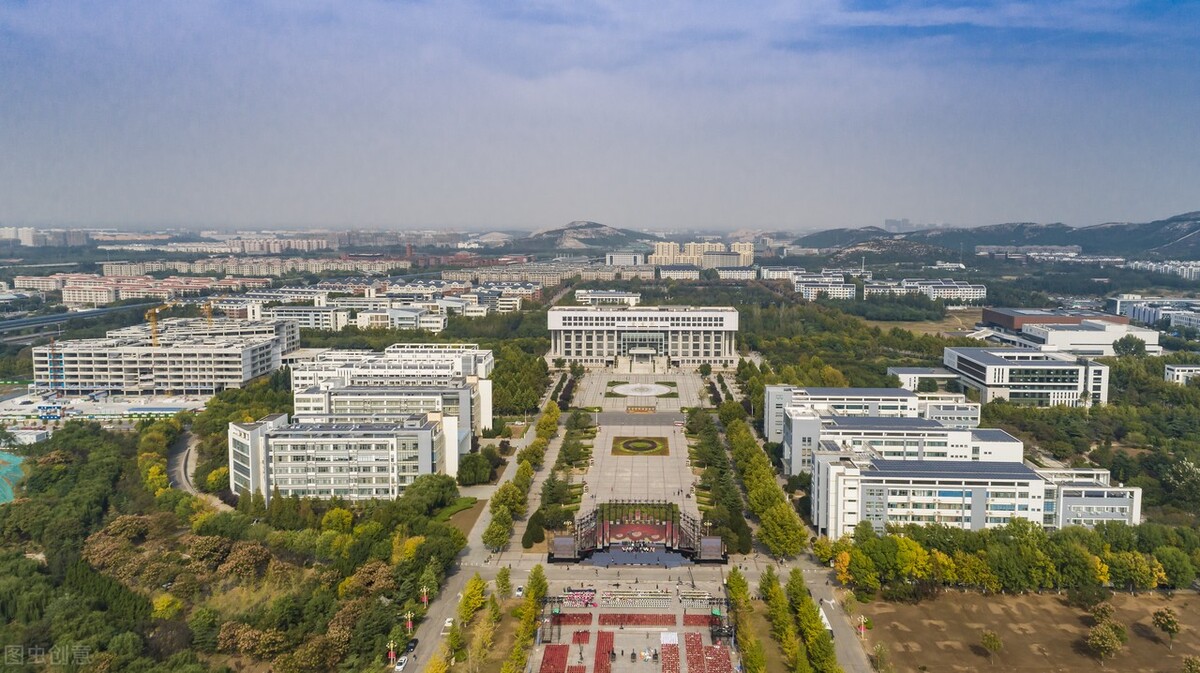 齐鲁工业大学招15个博士当辅导员引讨论，博士辅导员是大材小用？