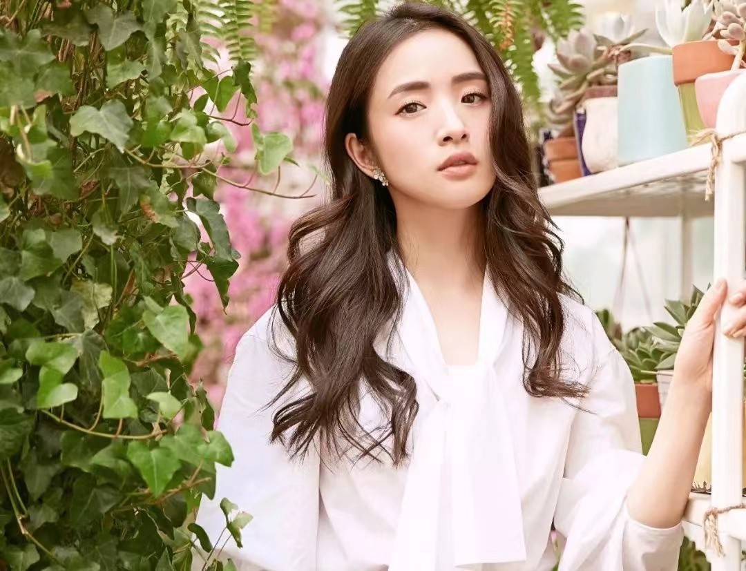 “尖嘴猴腮”别硬演公主，这8位女星告诉你，什么才叫金枝玉叶