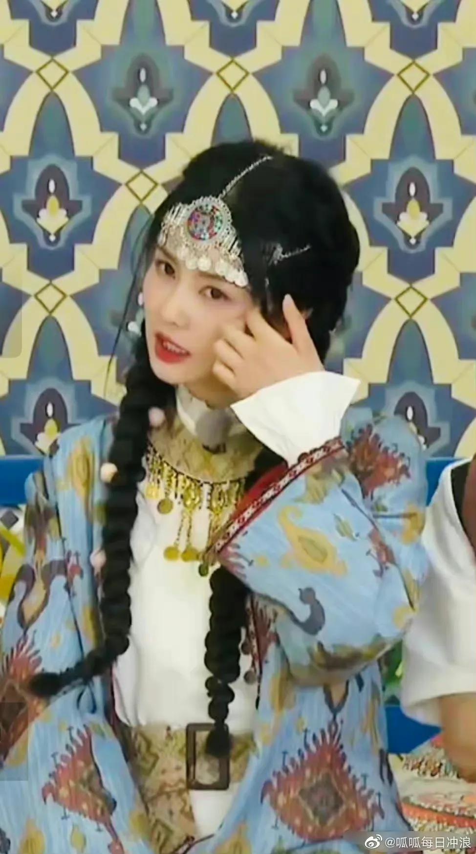 《奔跑吧》直播截图中的白鹿以及跑男新疆收官路透哦