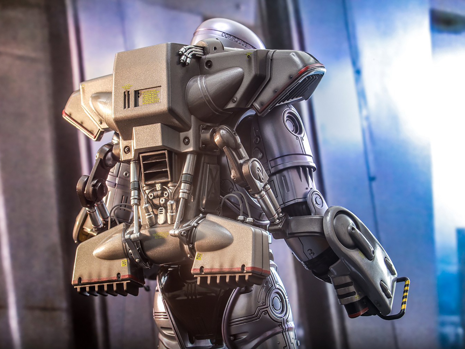 经典的机器人造型已经30年了!hottoys推出机械战警可动人偶