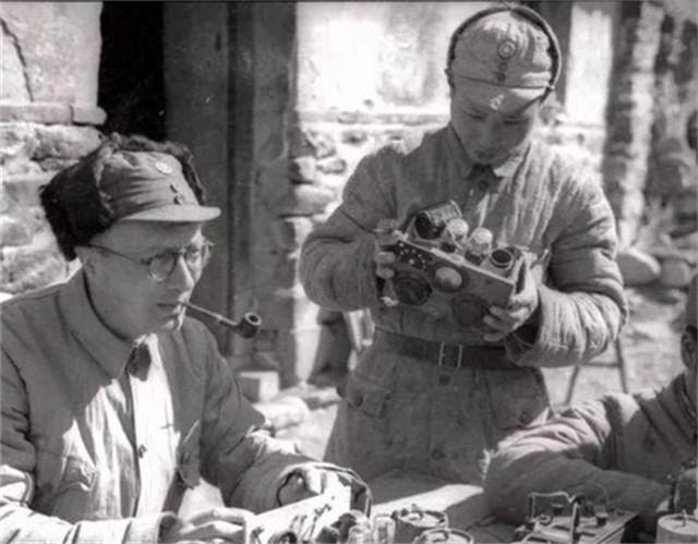 他帮中国抗战，娶中国女学生，回国时，毛主席：给三千美金作路费