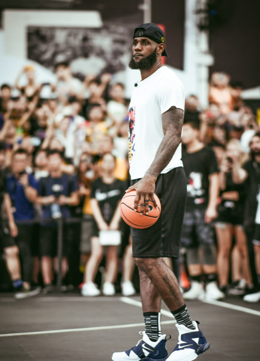 为什么nba比cba受欢迎(从中国行看NBA球星受欢迎程度，乔丹被高估 科比引万人空巷)