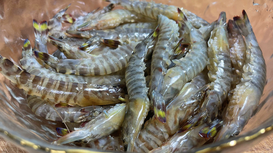 冰冻大海虾怎么做好吃（鲜嫩入味的冰冻大海虾做法）