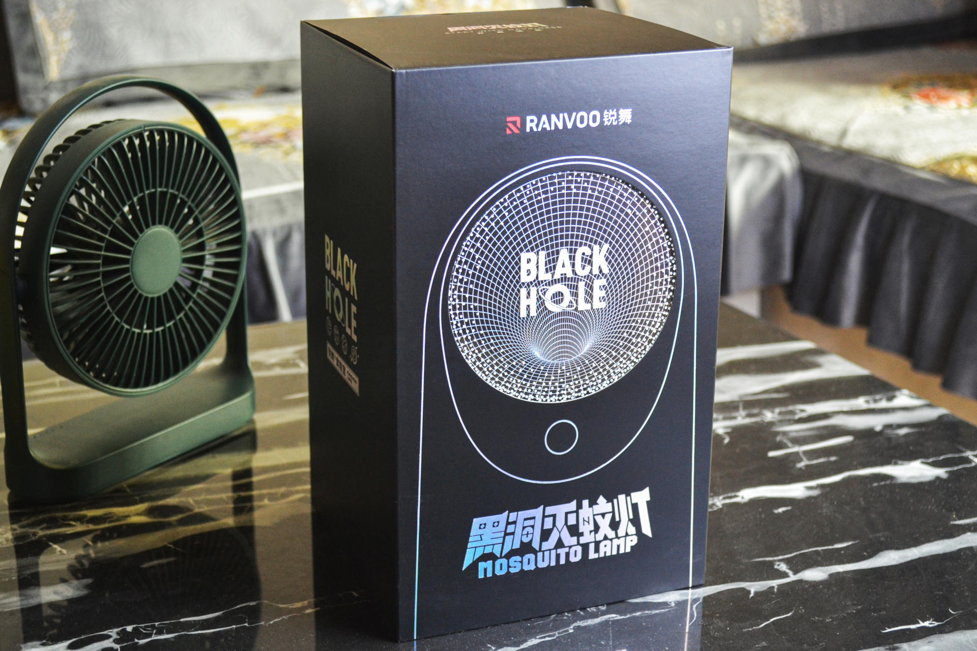 无蚊空间健康睡眠 锐舞黑洞灭蚊灯