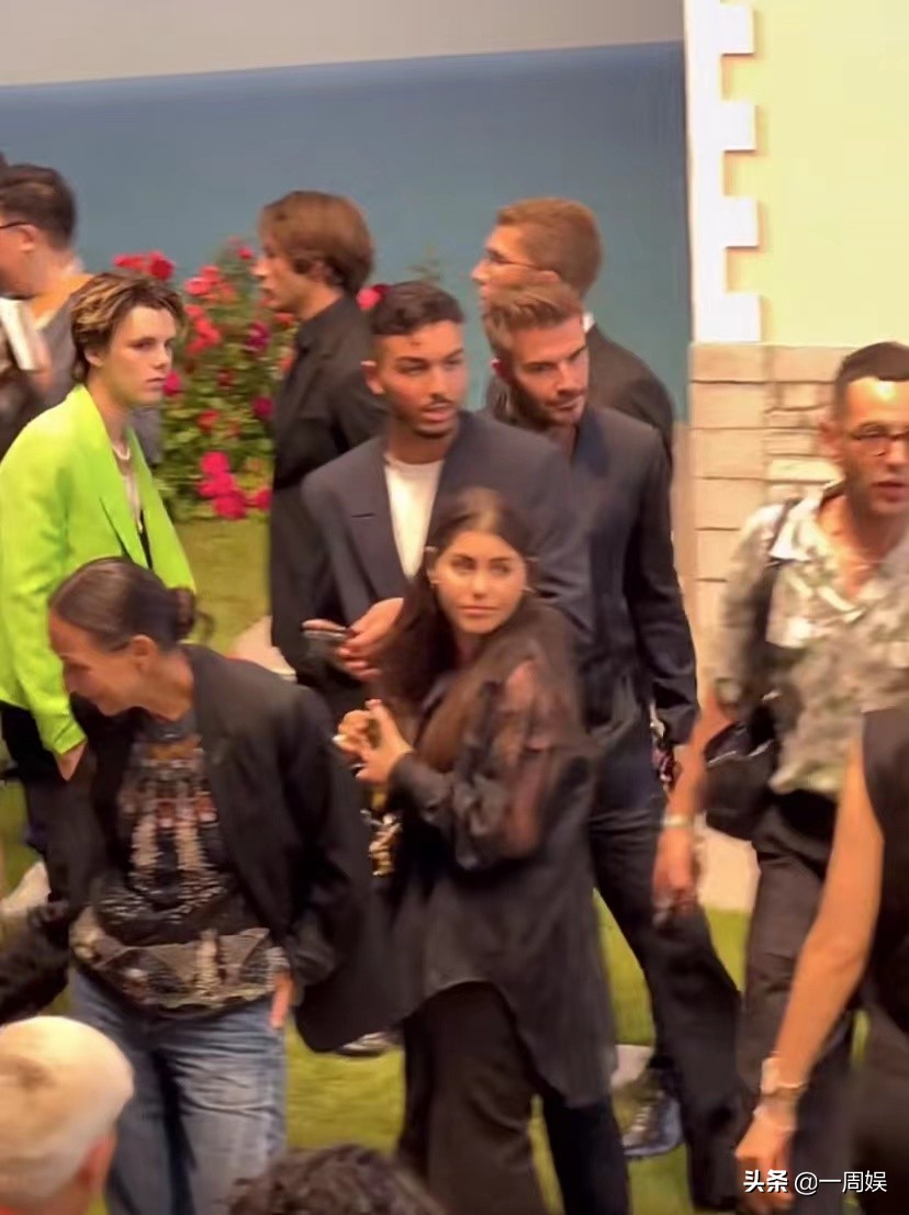 贝克汉姆携儿子参加活动，父子同台颜值亮了，网友的评论扎心