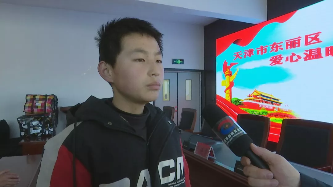 临潭县举行天津市东丽区“万企兴万村”行动爱心温暖包发放仪式