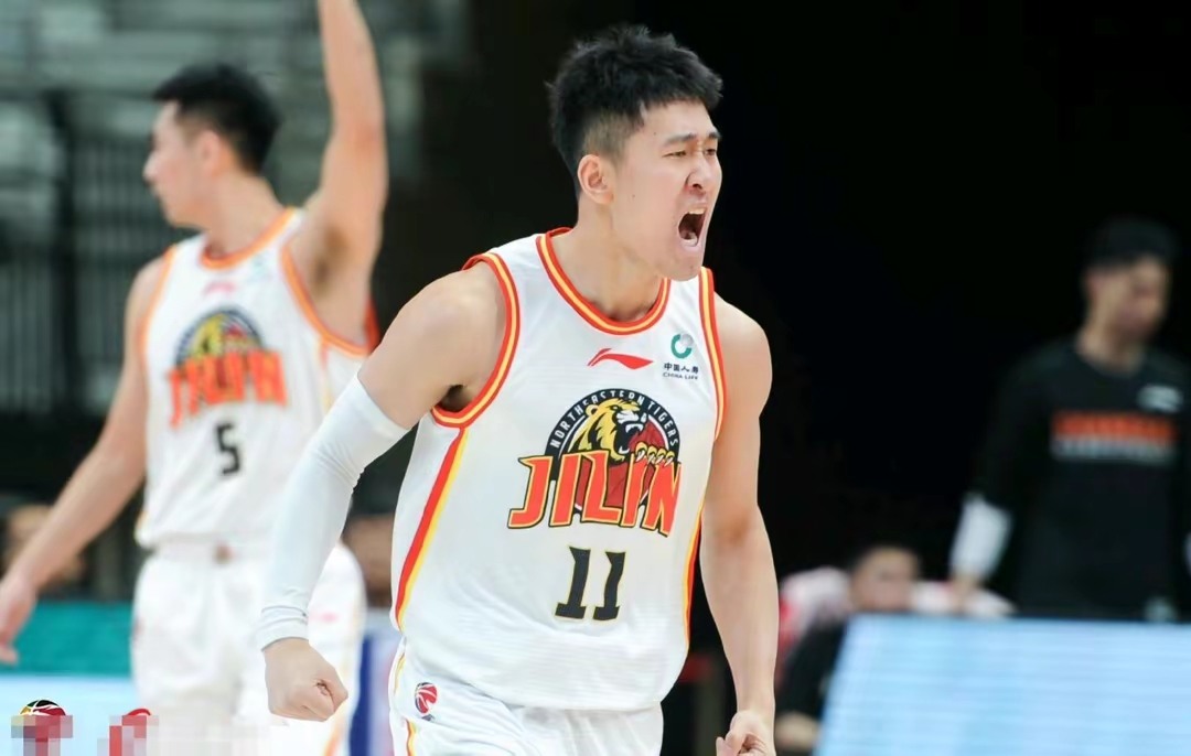 均为24球9助攻（厉害！34岁“老兵”场均砍24分9篮板9助攻，率队豪取9连胜）
