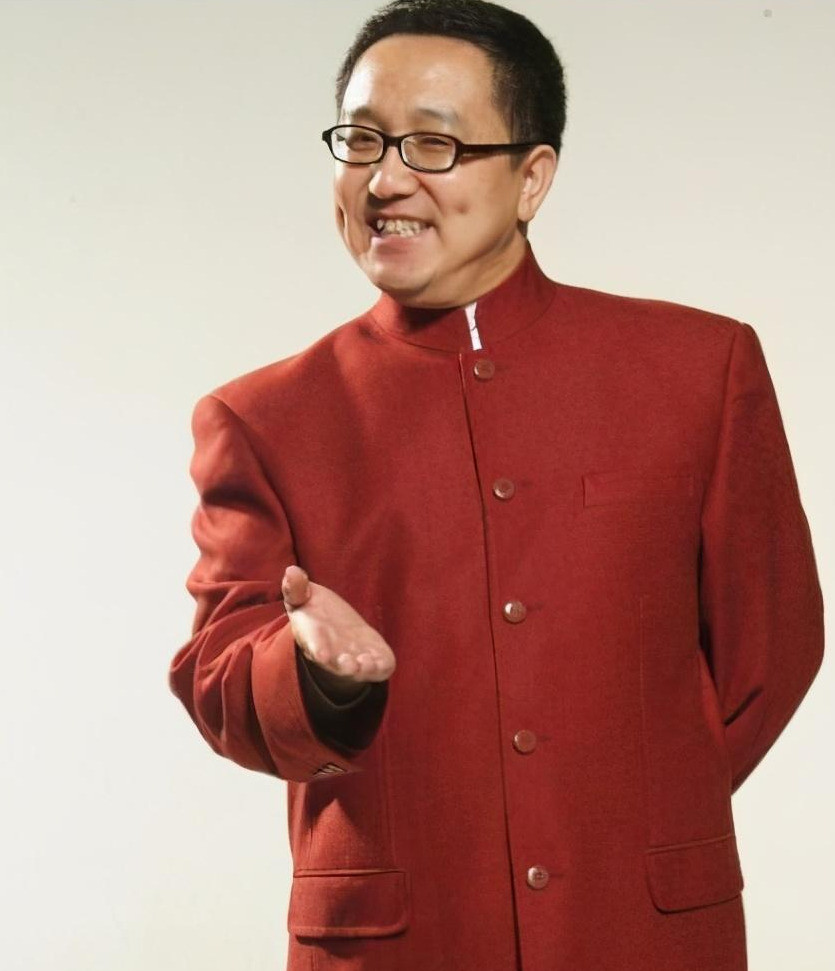 句号再婚小11岁女演员,47岁添女儿,岳父母却感激涕零!