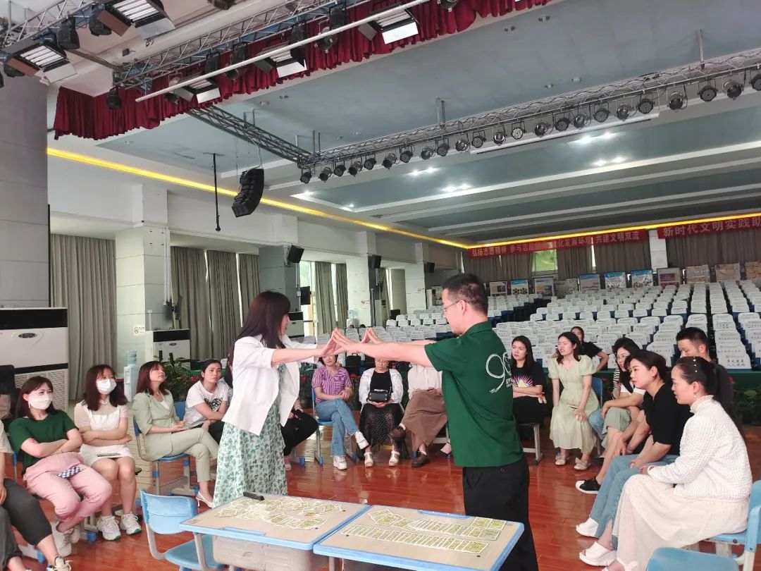 双流区棠湖小学开展“阳光童心，用爱守护”主题系列心理活动