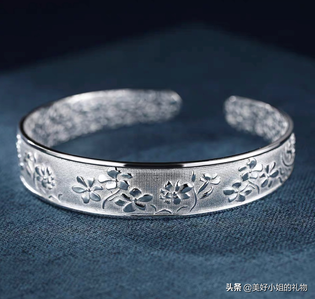 母亲节礼物系列I 细数我私藏的宝藏首饰，千元不到让妈妈闪耀起来