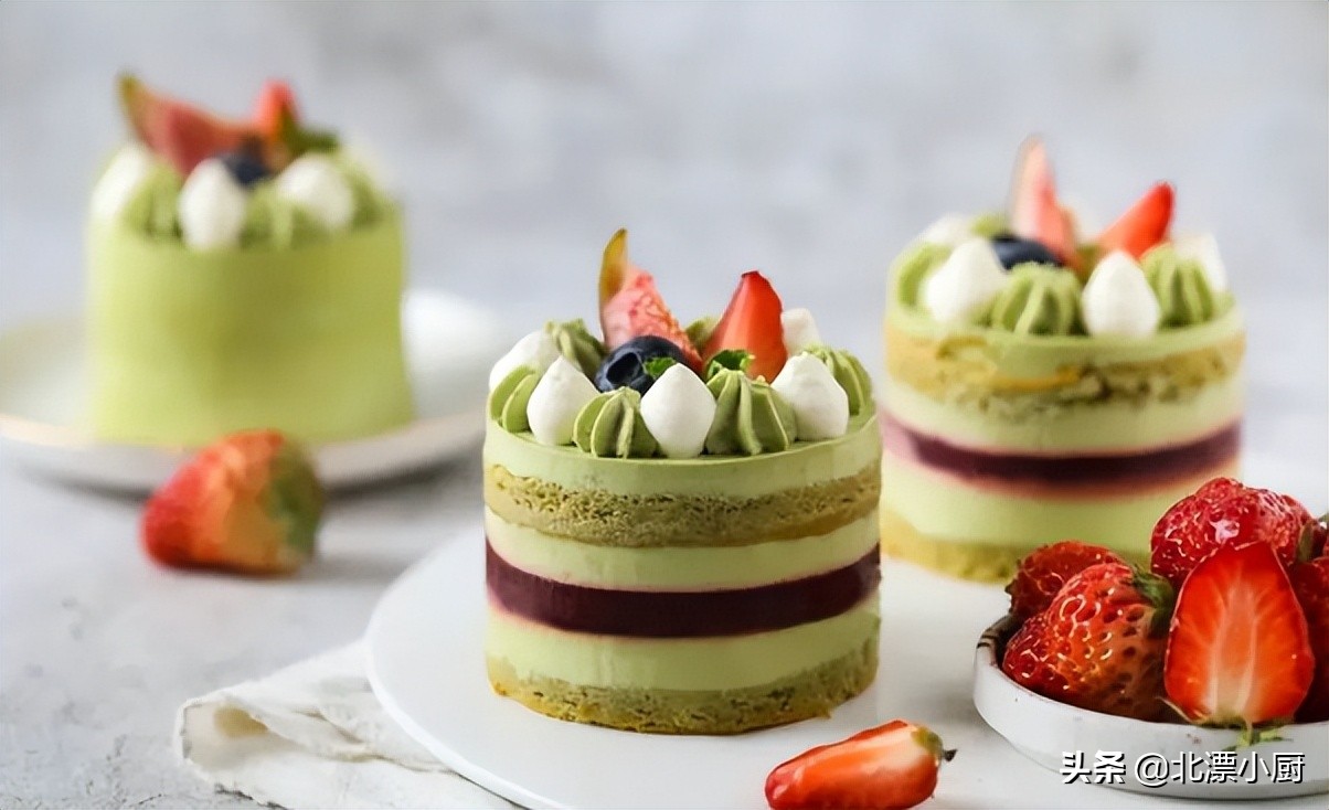 女人若不想变“黄脸婆”，建议“忌2食，饮4水”，气色好显年轻