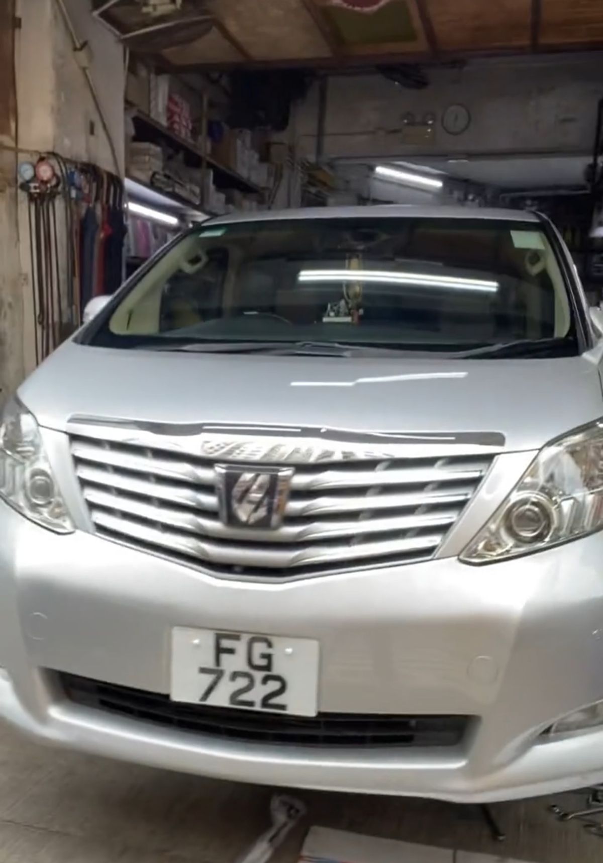 TVB老戏骨爱车损坏，得花800元满脸心疼！当初买它至少得80万