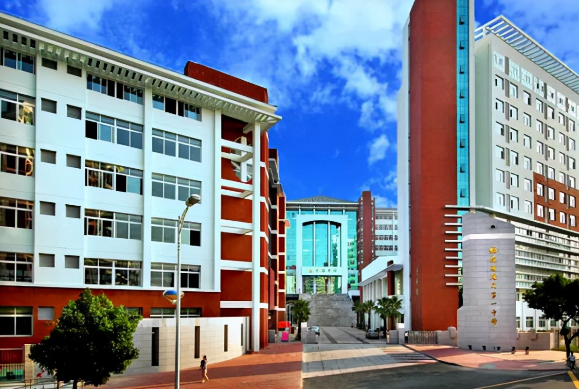 福建高中学校排名发布，福州一中荣获状元，厦门一中成最大黑马