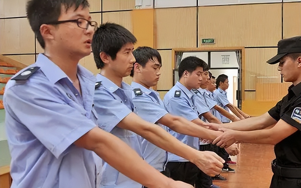 走进职场后才知道，协警和辅警究竟有啥区别，幸好听了父亲的话