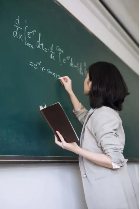 大学教师一个月工资到底有多少？