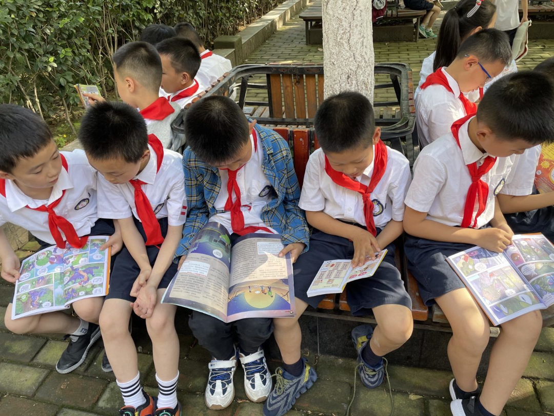 与书同行，不负春光——记天府新区华阳实验小学读书月活动