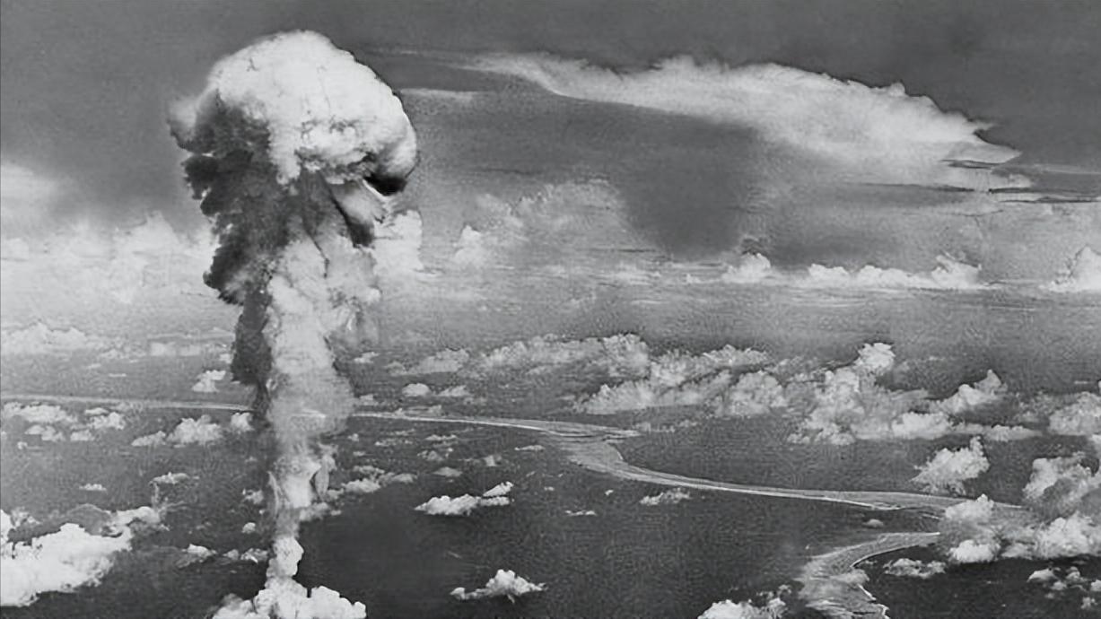 日本还有百万大军，为何突然宣布投降，仅因为美国的两枚原子弹？