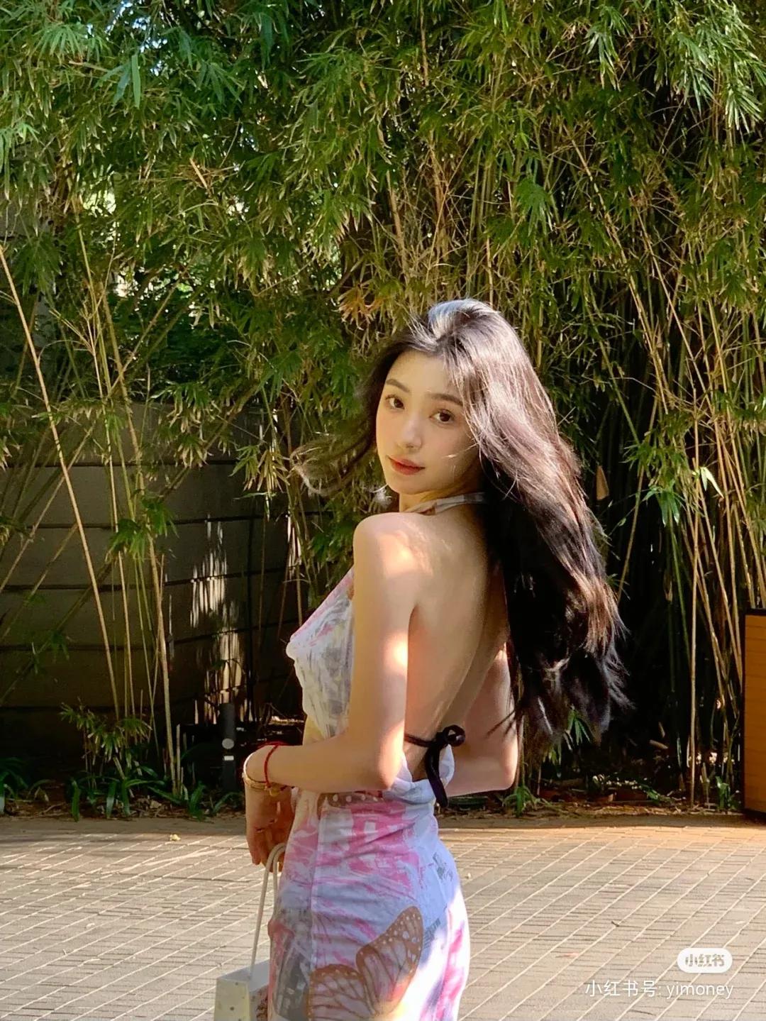 大家快看过来 易梦玲这样的宝藏女孩哪里找 有颜有身材衣品还好