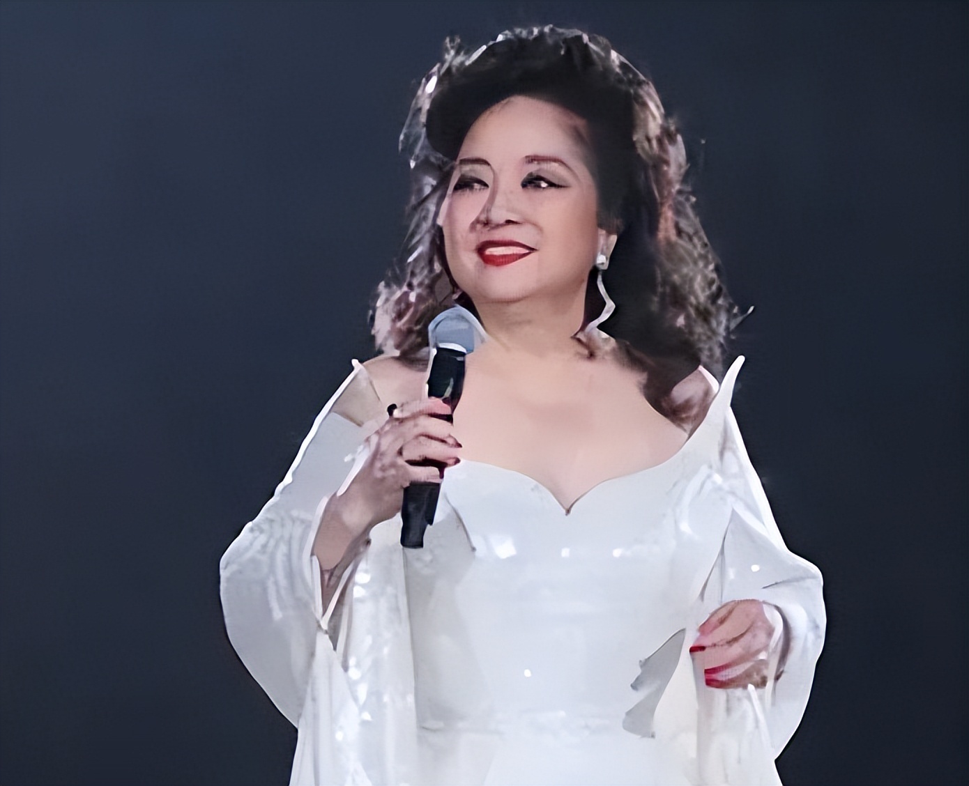 华语乐坛十大殿堂级女歌手:韩红进不了前五,徐小凤屈尊第二