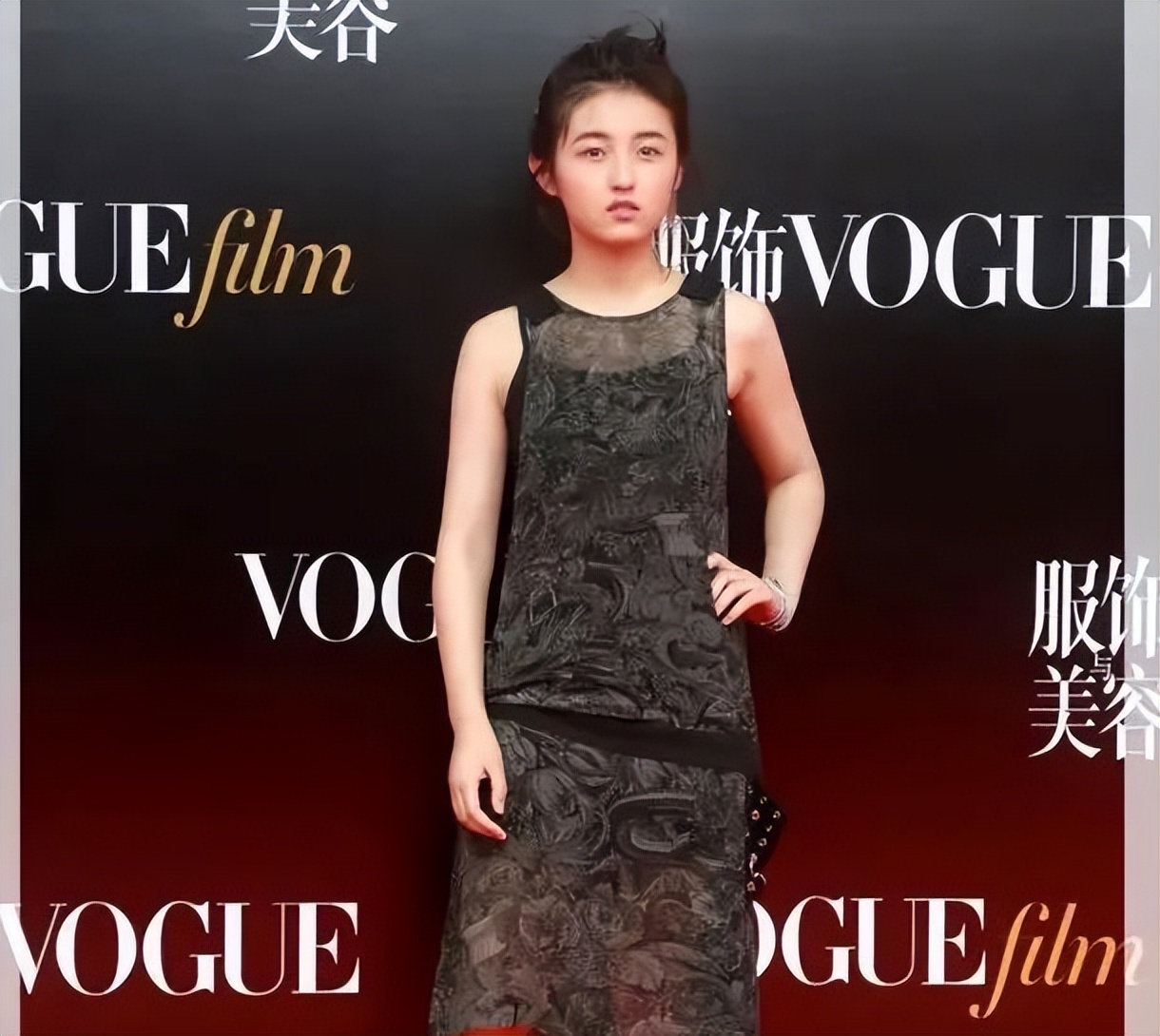 闫妮的“大妈味”、赵丽颖的“土气”，这8位女星，如今判若两人