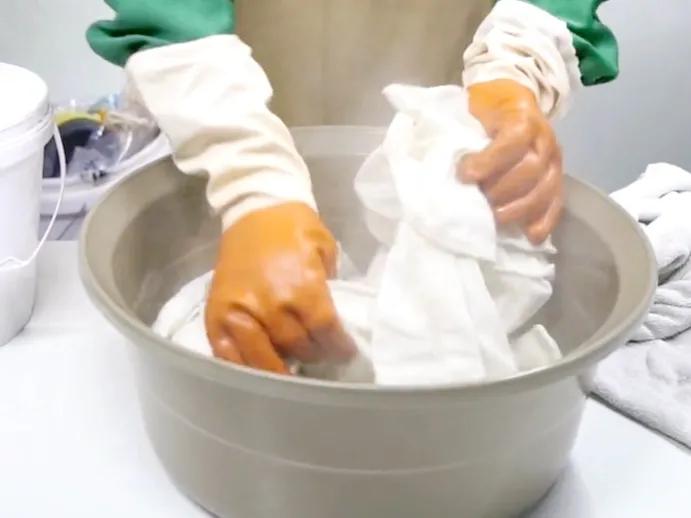 衣服发霉怎么洗掉霉斑小窍门（衣服除霉点最快的方法）-大连信息网