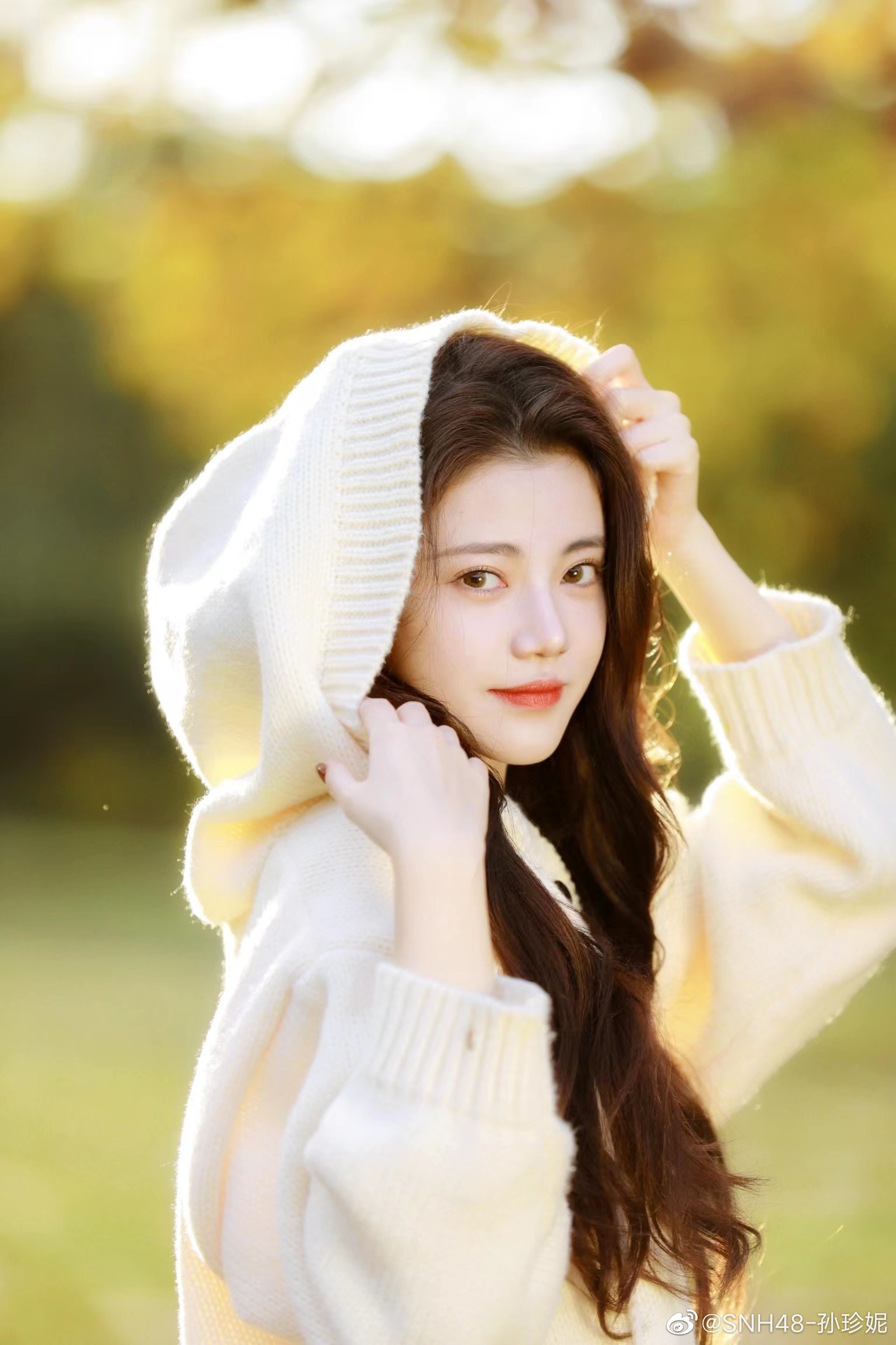 《奔跑吧》新一期录制,白鹿给孙珍妮擦脸,姐妹好甜!