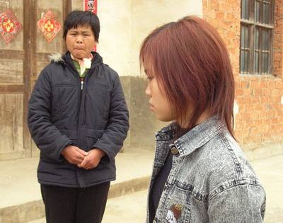 男子因杀妻被判15年，11年后“亡妻”突然回家，已和他人结婚生子