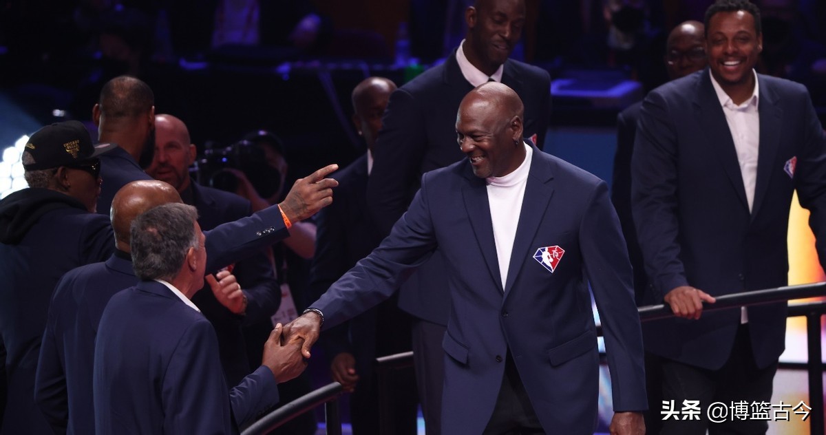 喬丹為什么被公認nba最強（為什么喬丹是公認的第一人？張衛平深入解讀，榮譽并非最重要原因）