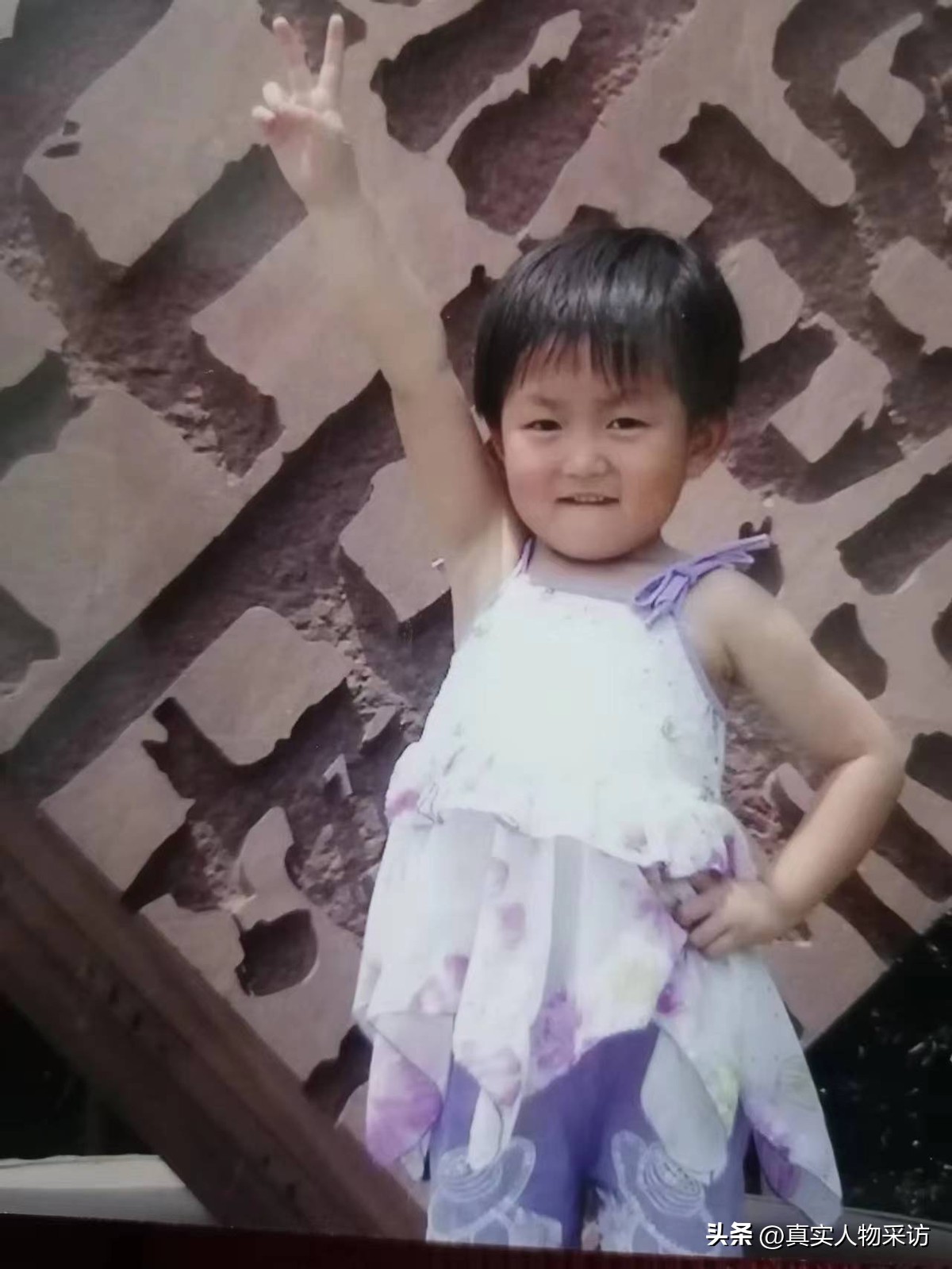 我离婚后独自带娃，女儿4岁托给邻居照顾，晚上去厕所，人间蒸发