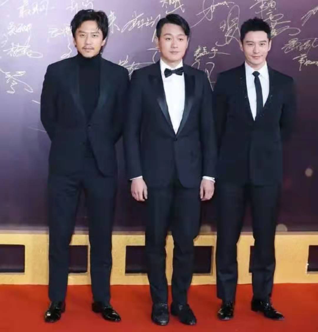 可从照片上看黄晓明比刘德华高了半个头,肯定有5cm,黄渤身高172cm,从