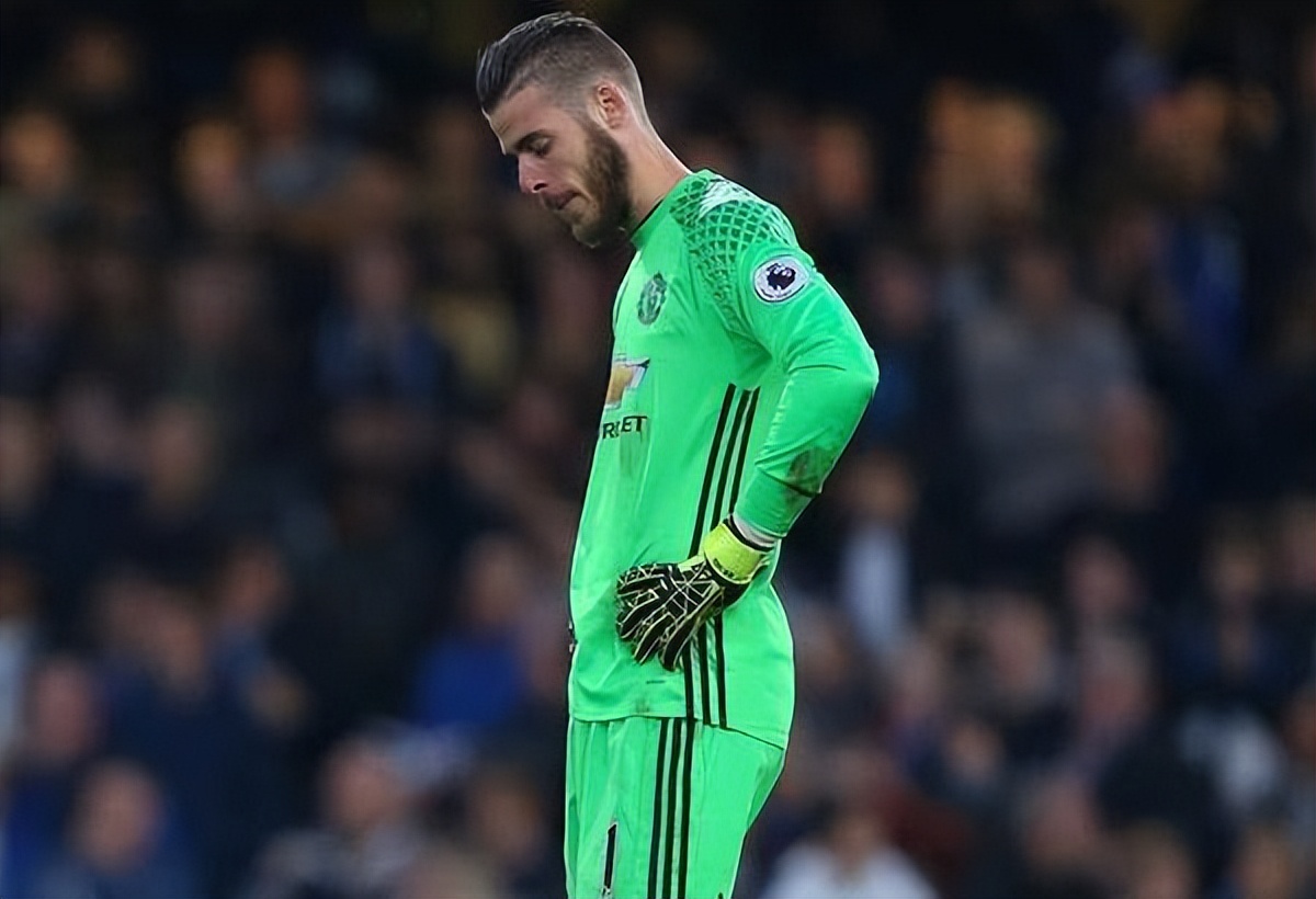 仿佛有一个巨大的黑洞,连同那台尴尬的传真机一起偷走了德赫亚原本