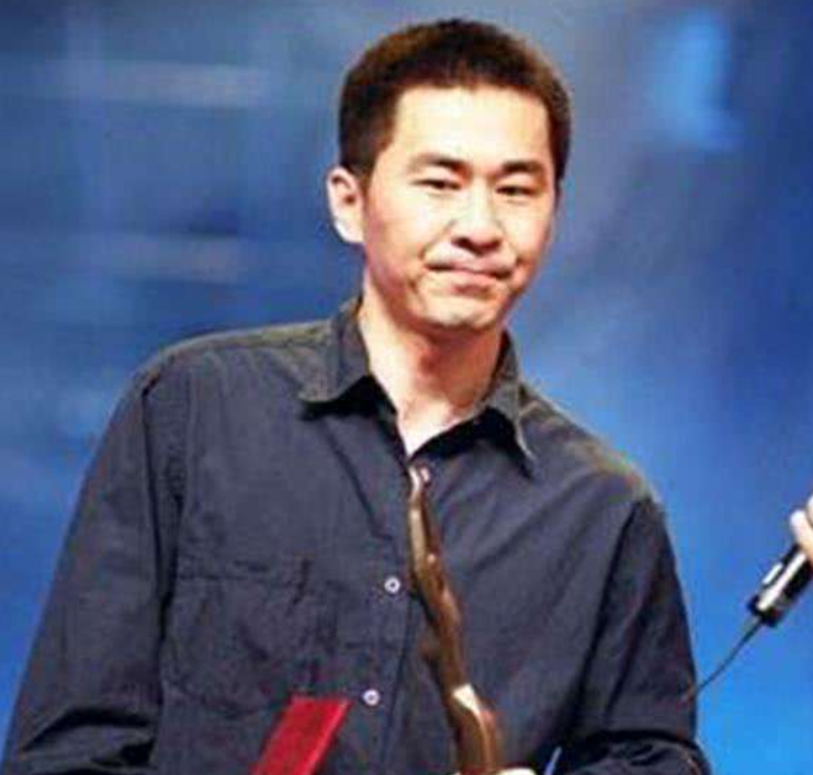 拍话剧的片酬也很低,陈建斌不得不想别的办法.