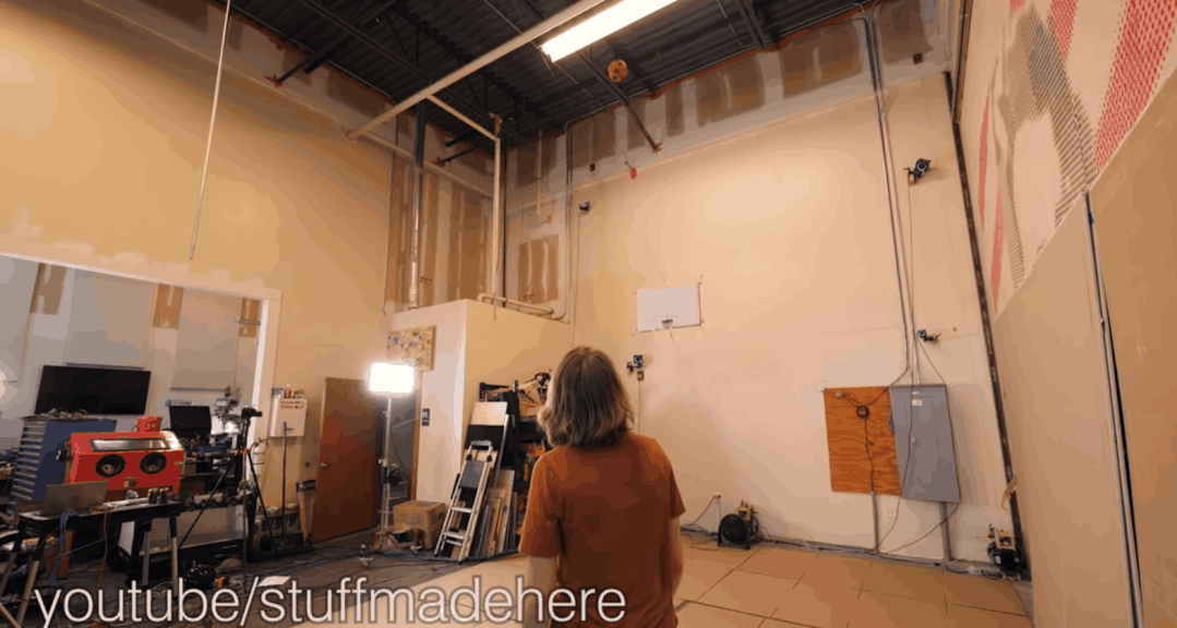 3d桌球汉化版最新免费版(这个博主造了台自动剪头机，踹翻了楼下托尼的饭碗)