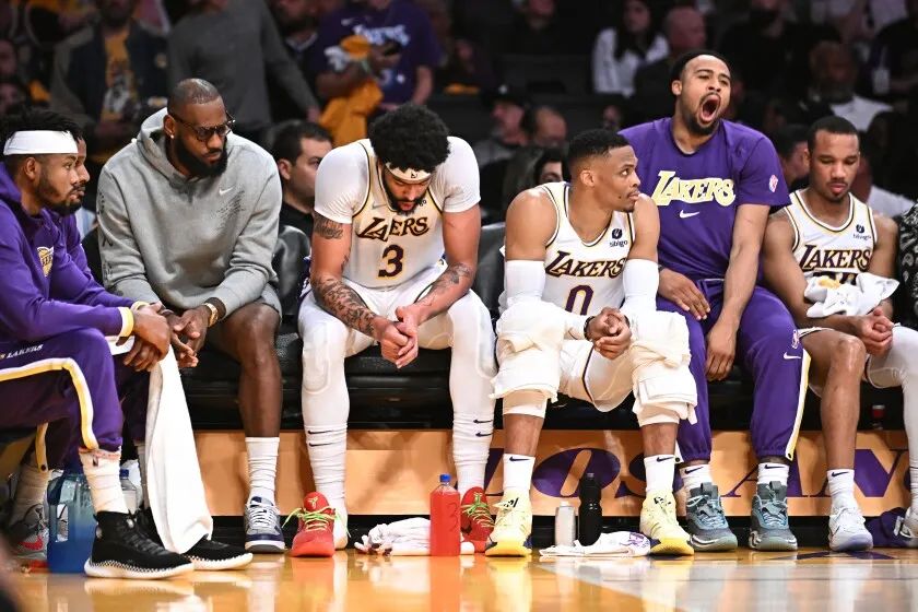 nba戴维斯为什么休息(浓眉自曝已70多天没投过篮了，他是在养精蓄锐还是彻底躺平了？)