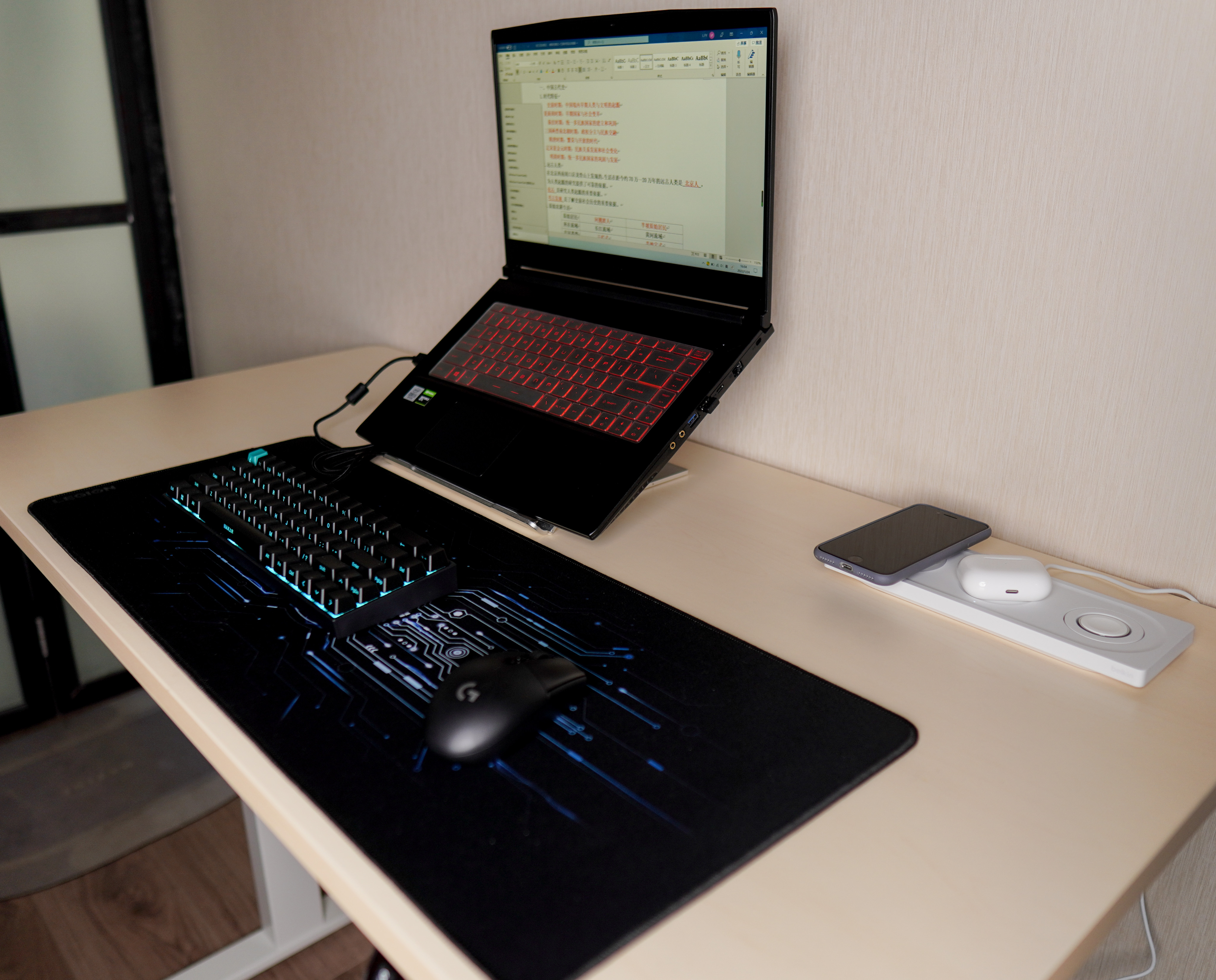 在家网课教学的临时办公桌面