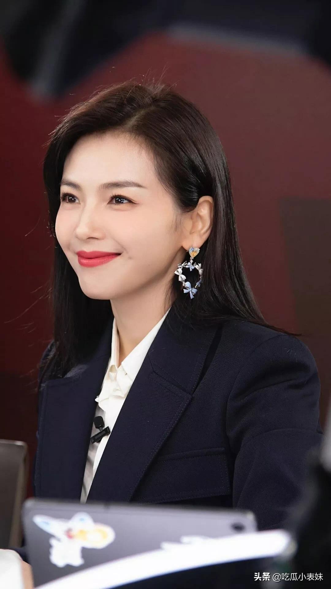 刘涛迷人美照，衣着光鲜，靓丽时尚，真的很美