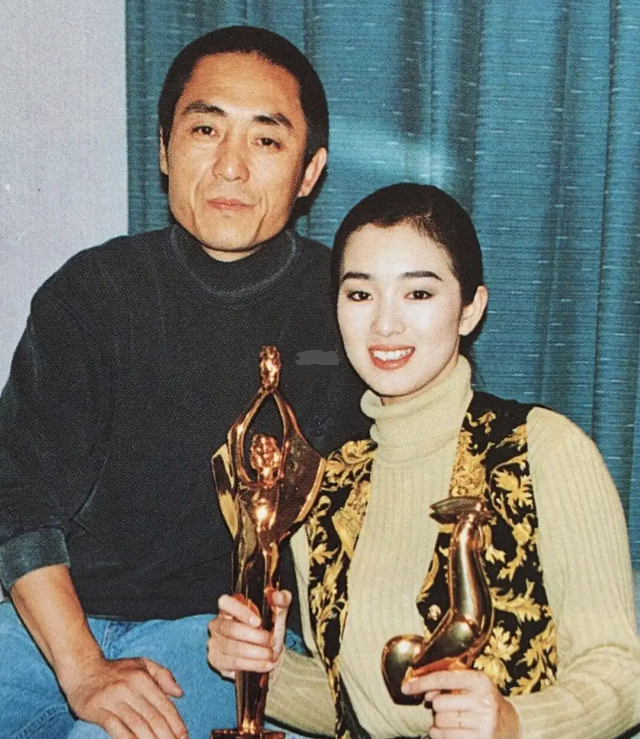 张艺谋长女张末:大骂巩俐,嫁外国老公,差点活成被抛弃的母亲