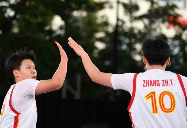 2019籃球世界杯女觀眾（浦東姑娘張芷婷和隊友奮力拼搏，摘得國際籃聯三人籃球世界杯銅牌）