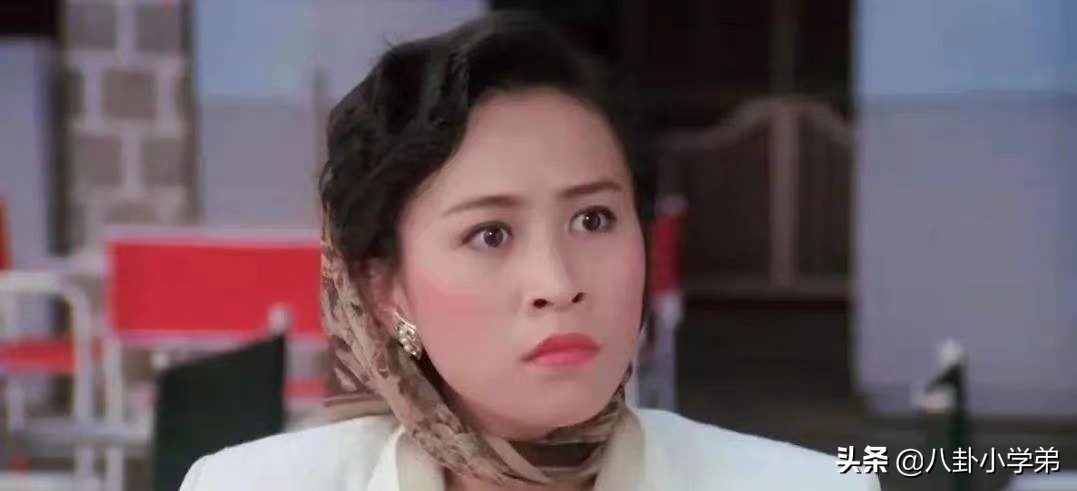 明明长着一张相似的脸，一个洋气一个“土气”，颜值差距太大了