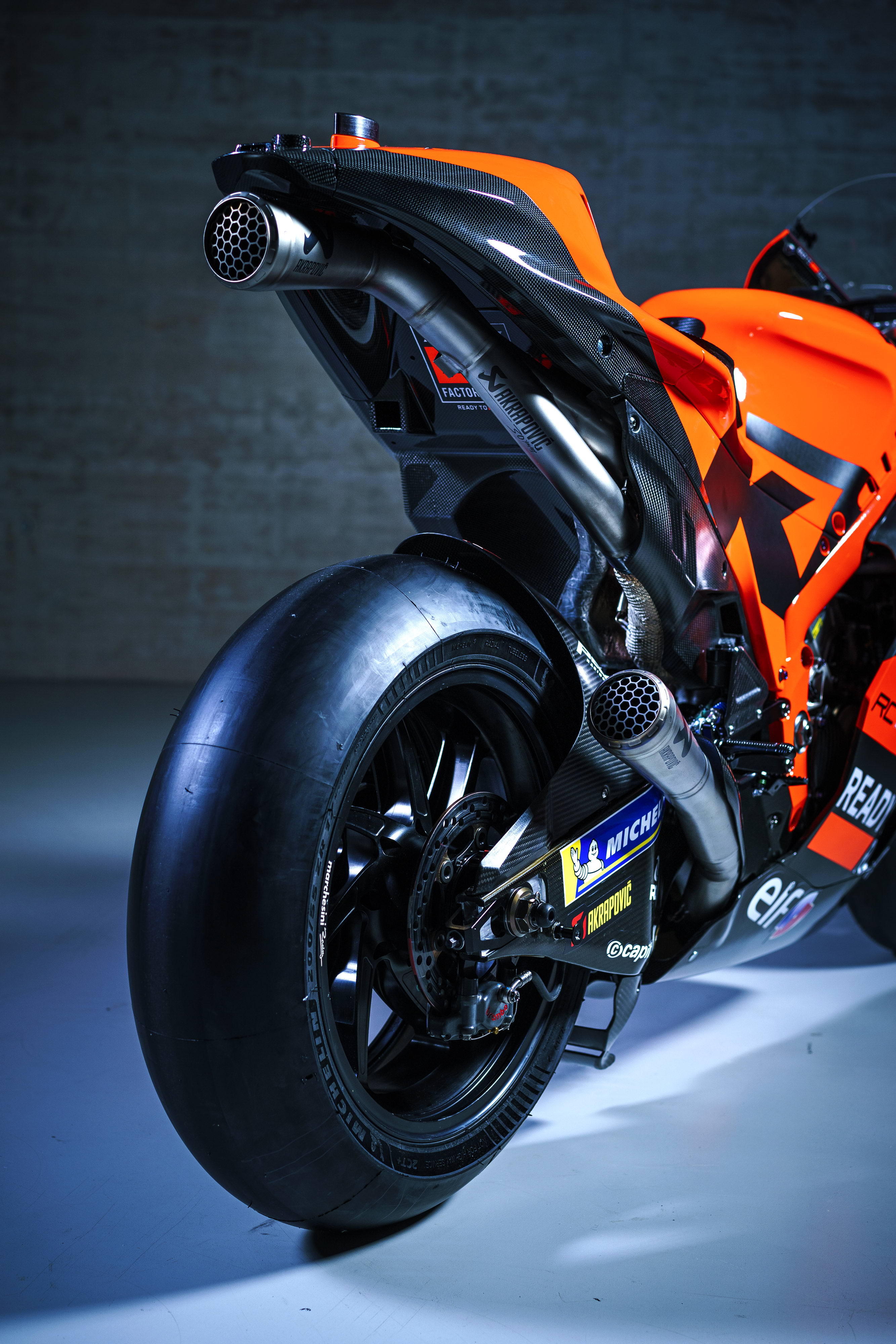 25号赛车手(MotoGP 2022：KTM MotoGP Tech3 车队的 RC16)