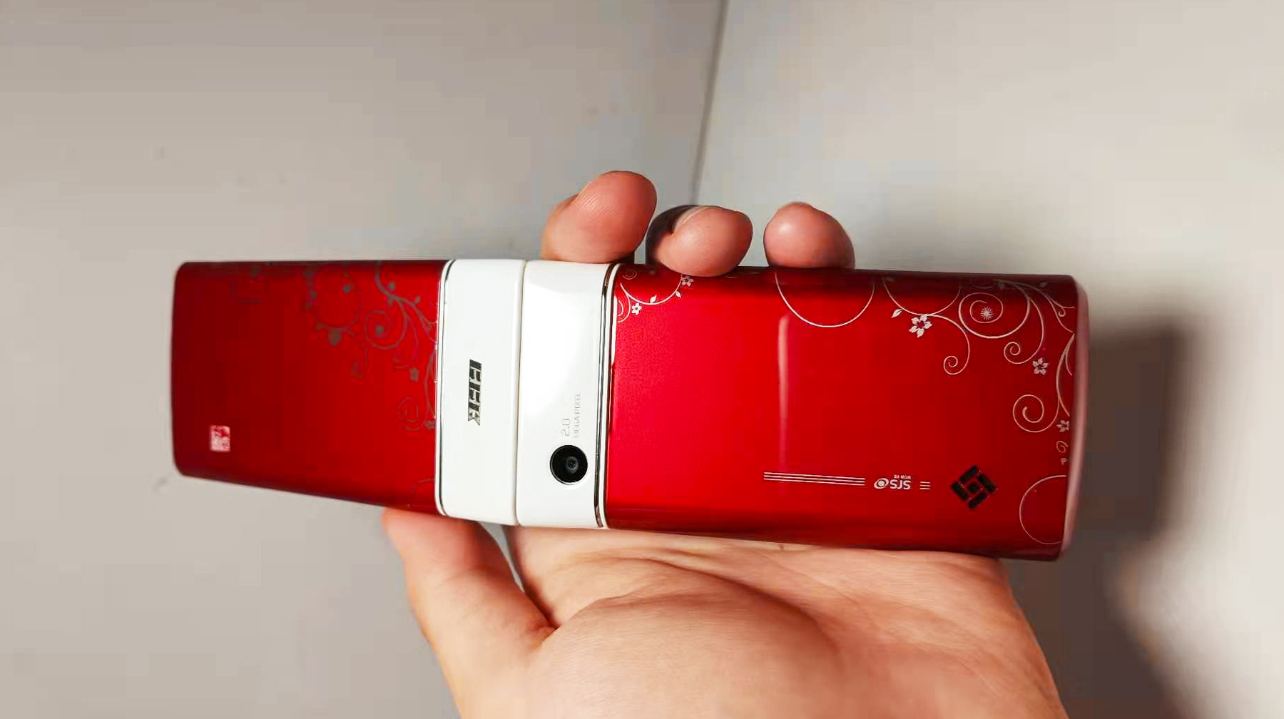 外观上,k203m是典型的翻盖机器,这也是步步高当年最火爆的机型之一.