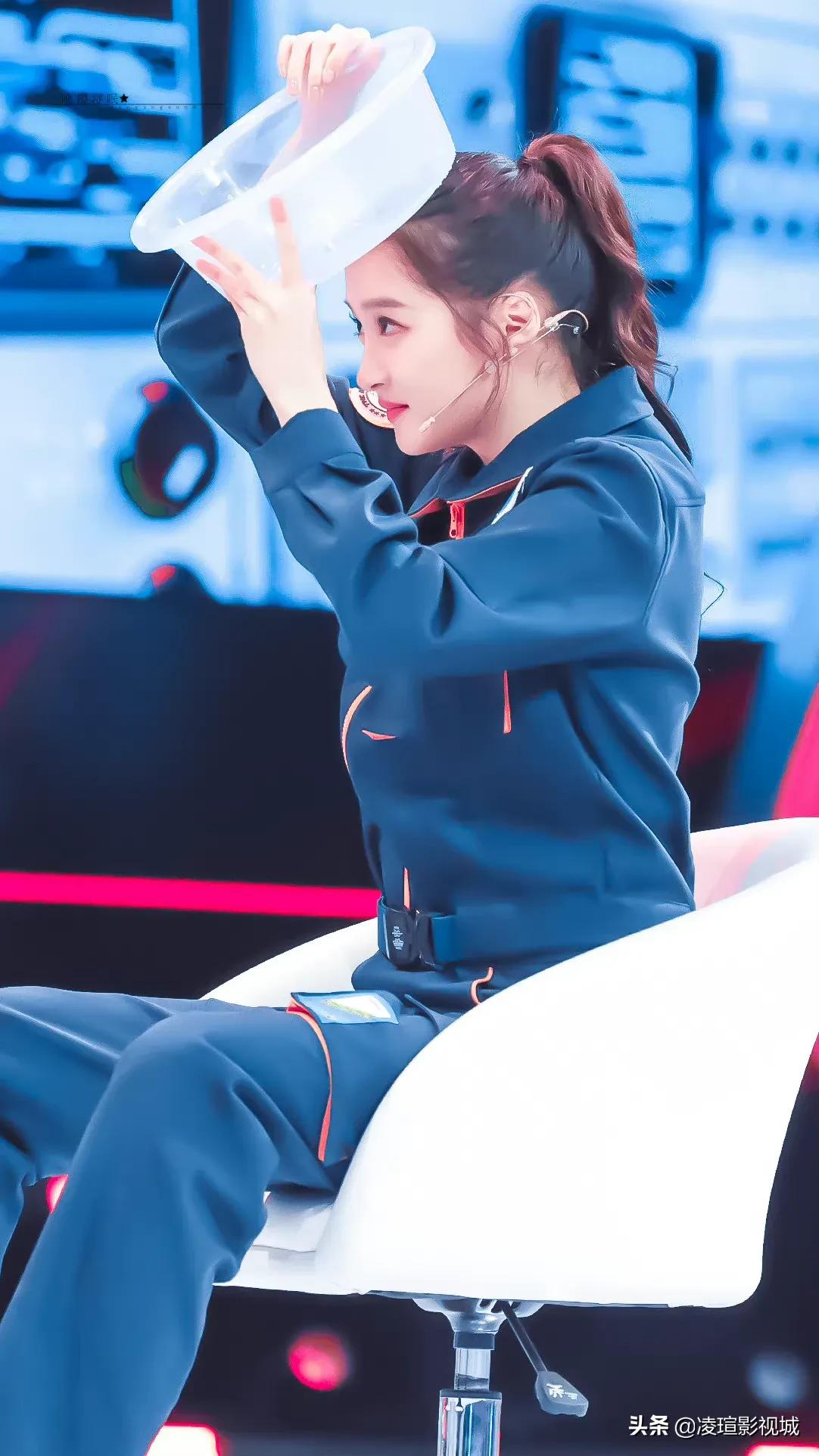 明星壁纸图片分享：关晓彤（2）