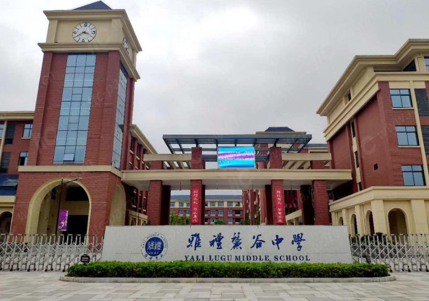 雅礼中学和衡水中学采取两种不同的教育方式,湘雅中学更加尊重学生的