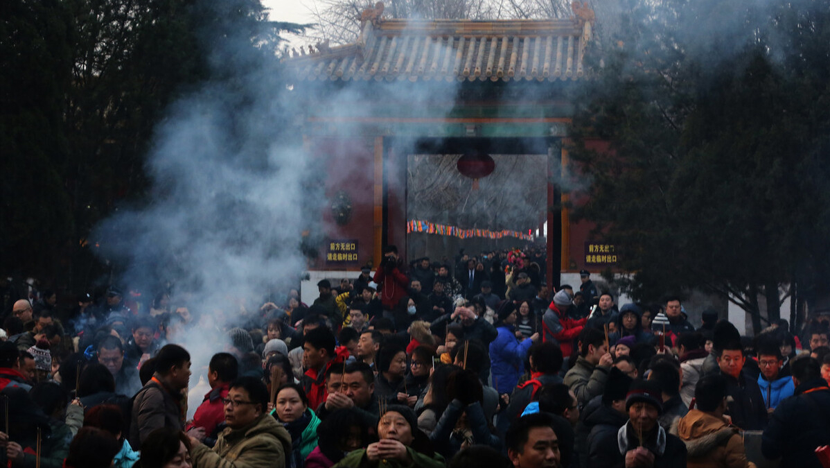 盘点全国10大求财最灵的寺庙，前仨歪果仁都喊真香，争着上头香