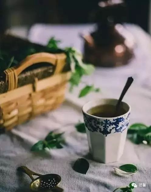 ​哲理诗词：人生如逆旅，我亦是行人 2022，待一季花开，等一人归来
